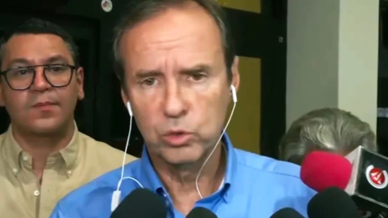 Tuto fue increpado por seguidores de Maduro al partir a Panamá para apoyar a Edmundo González