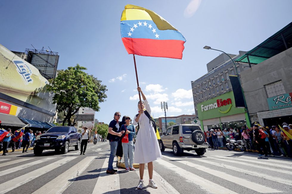 Democracias del mundo esperan cambio de mando en Venezuela