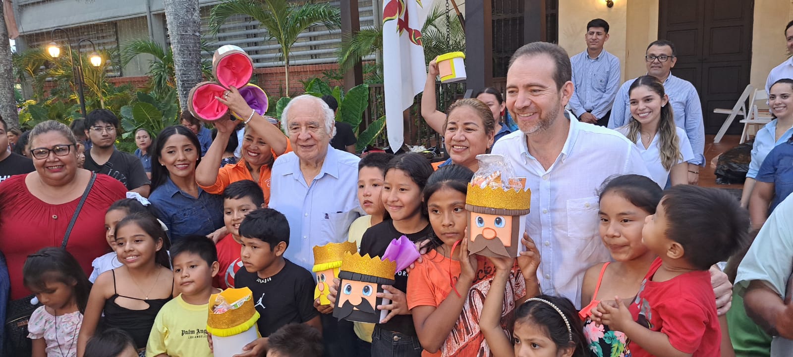 CRE clausuró su paseo navideño con regalos para los niños