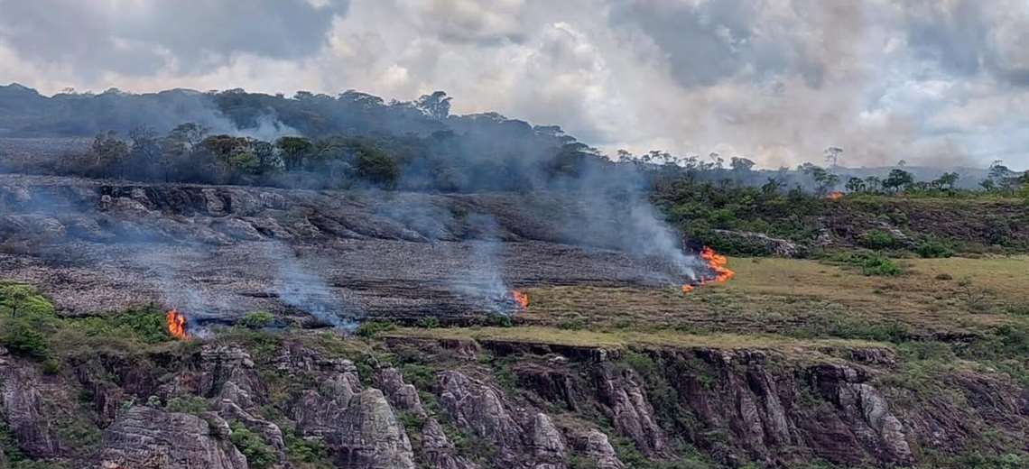 Tucabaca: el paraíso amenazado por incendios, minería, asentamientos y sequías extremas